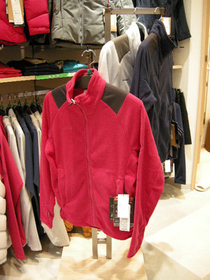 軽くて暖かいフリースジャケットはいろいろ使えます。MAMMUT  Innominata Light ML Jacket